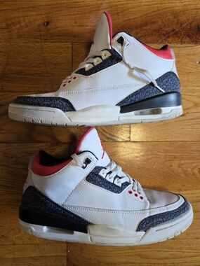 Jordan Men’s White/Red/Black Retro Sneakers